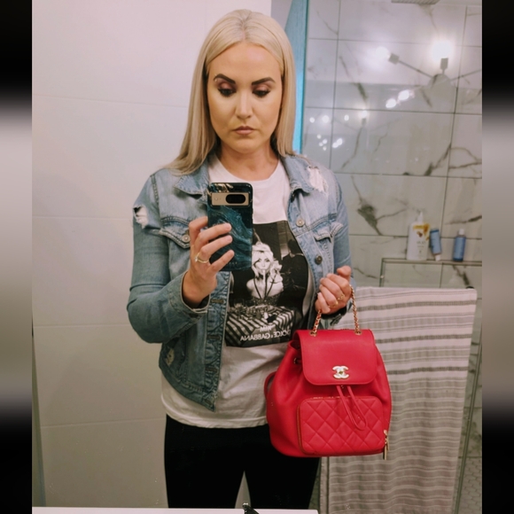 SOLD.$4000 direct Authentic Chanel business affinity red backpack, Caviar lea… - Picture 2 of 16